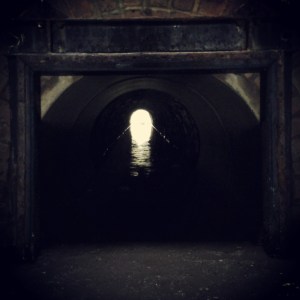 tunnel_dark_the_last_krystallos