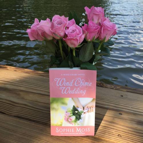 s-moss-wind-chime-wedding-roses