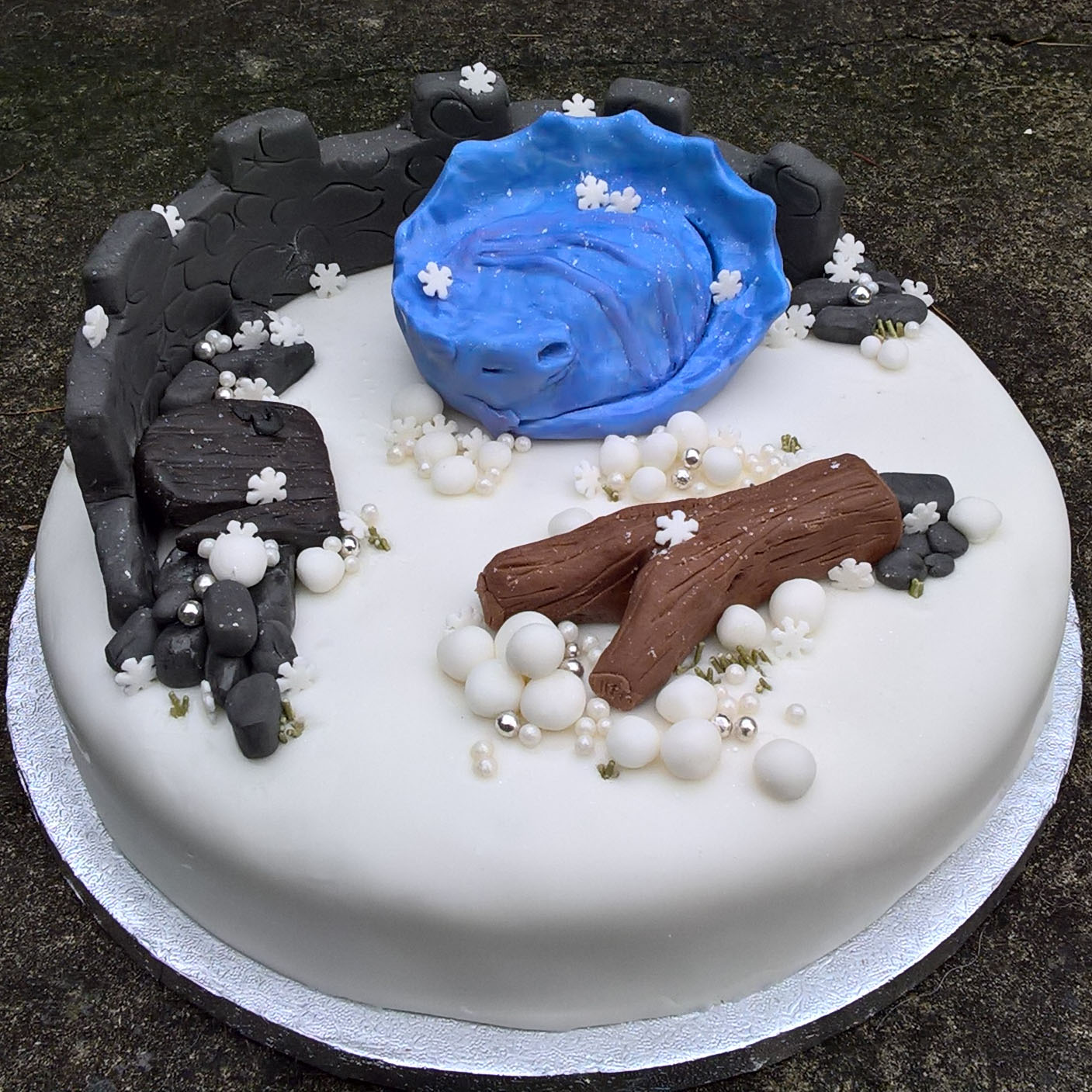 let-sleeping-dragons-lie-christmas-cake-2016-the-last-krystallos