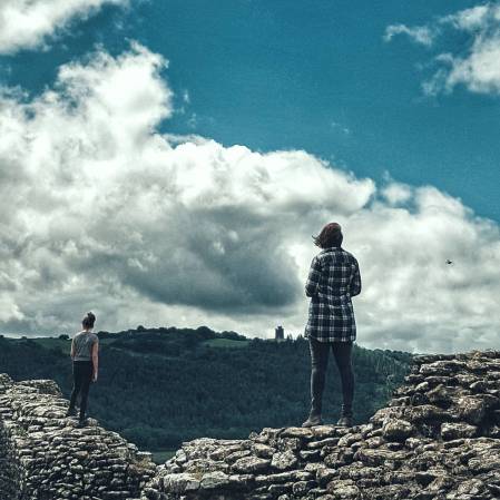 Dryslwyn Castle Cait and Lisa The Last krystallos